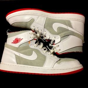 small Creases on heels no dirt still great condition, box in perfect condition